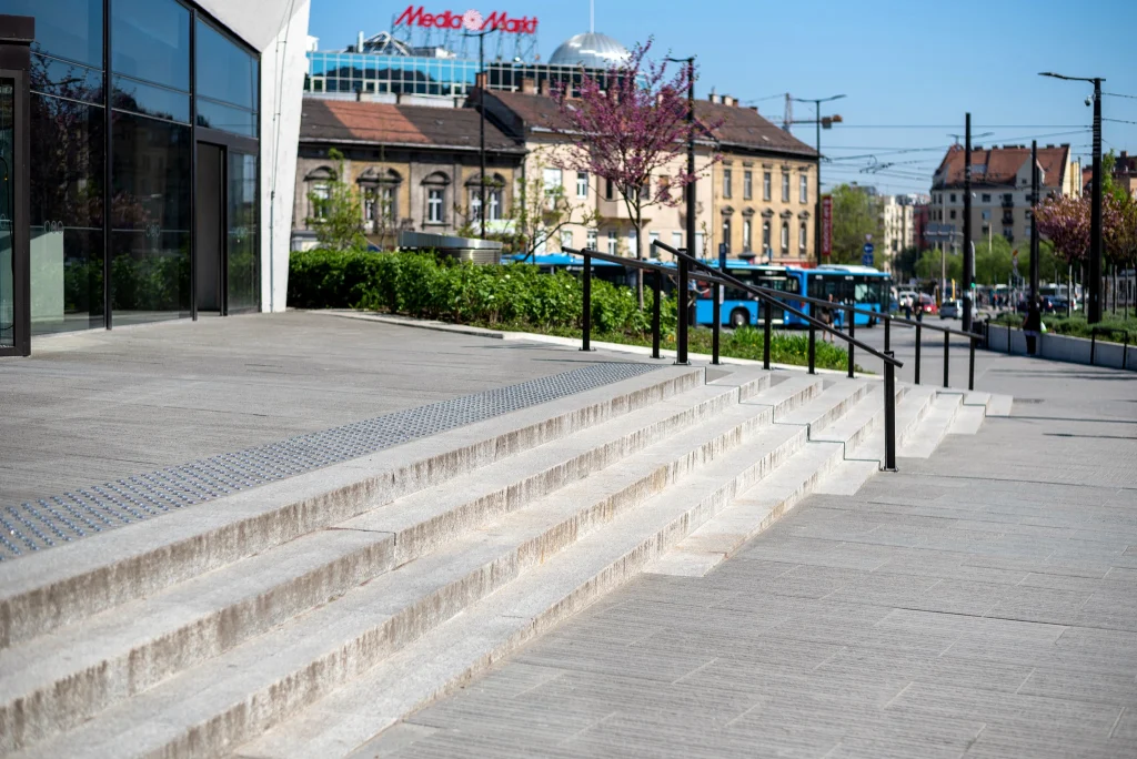 Időtálló kőmegoldások Budapest egyik legforgalmasabb terén